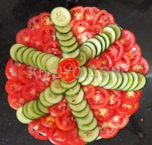 Urembo wa Saladi ya Matunda kwa nyanya na tango